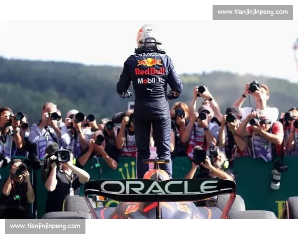 黄金海岸窄道生死局：Supercar 车手的毫米级博弈